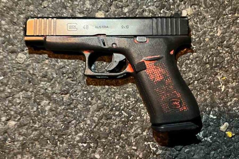 Delincuente muerto y un agente herido en tiroteo
