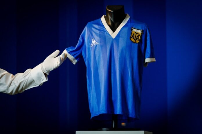 Finalizó subasta de la Camiseta de Maradona de la 
