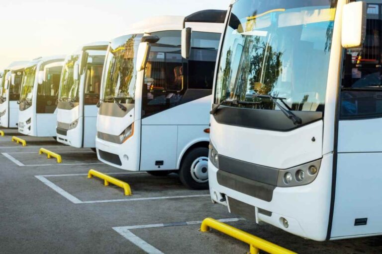 Escandalosa cifra de autobuses con migrantes enviadas a Washington