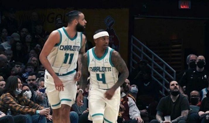 Hornets tras el sustituto de James Borrego