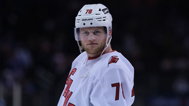 Hurricanes buscará sacar ventaja ante Rangers