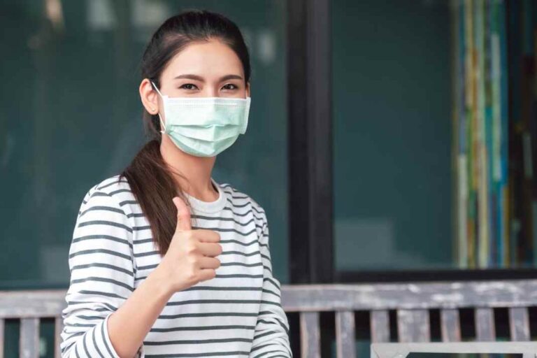 Nueva York impone uso de mascarillas y repartirá test caseros