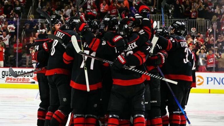 Sensacional remontada de Hurricanes en playoffs
