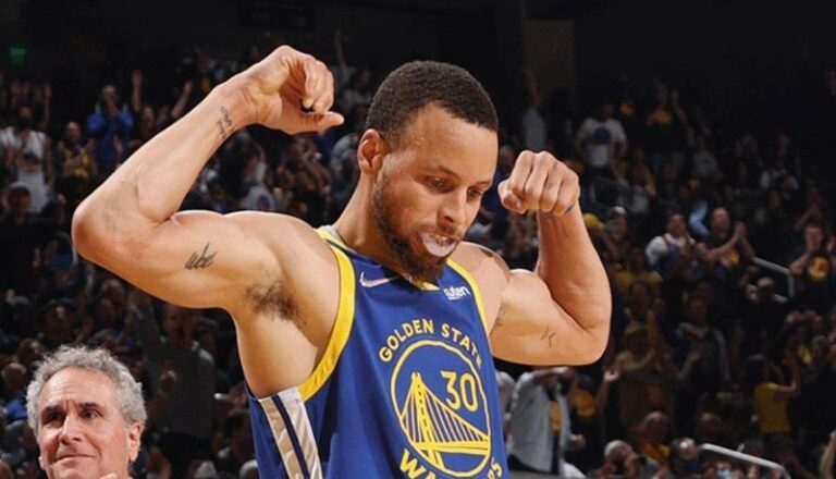 Stephen Curry se gradúa en NC