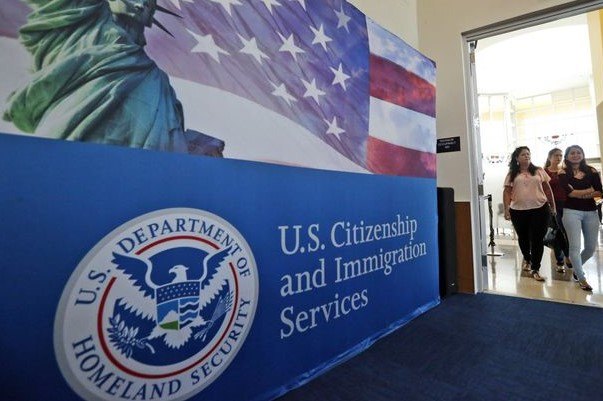 USCIS anunció la Temporary Final Rule (TFR) para permisos de trabajo ...