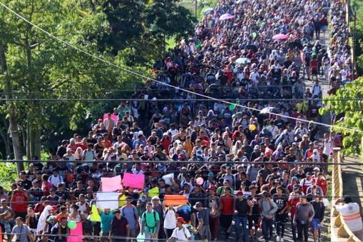 Caravana de 3.000 migrantes inició caminata desde el sur de México