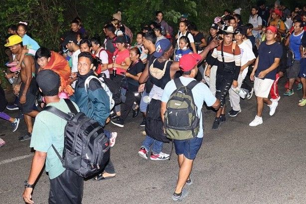 Increíble caravana de migrantes parte de la frontera sur de México