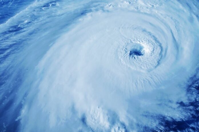 Potencial tormenta tropical azota sur del país