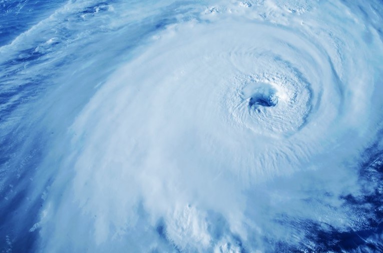 Potencial tormenta tropical azota sur del país