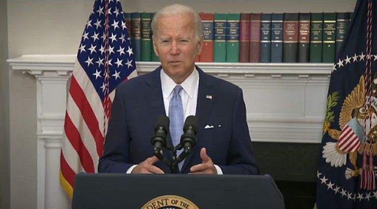 Biden firma ley para el control de armas