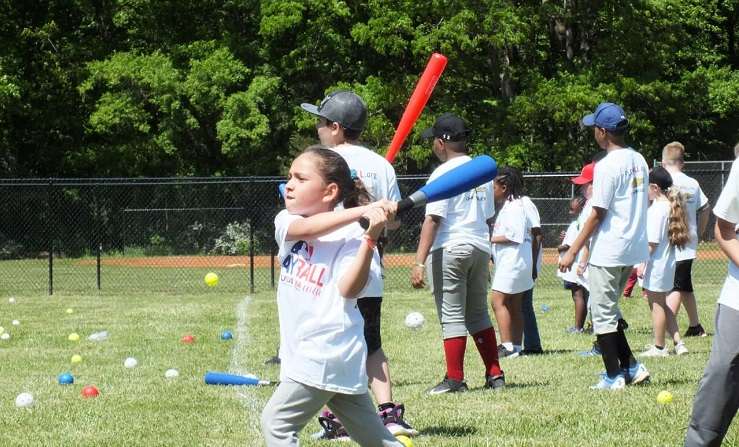 Charlotte Knights ofrece clínica de béisbol gratuita para niños