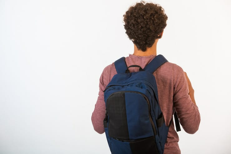 Prohíben mochilas en escuela, ¿por qué?