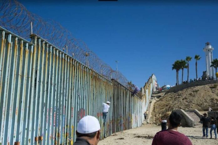 Autoridades de Texas etiquetan crisis de frontera como invasión