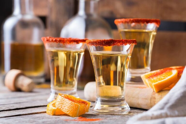 Mezcal Mexicano reconocida por Robert Parker Wine Advocate
