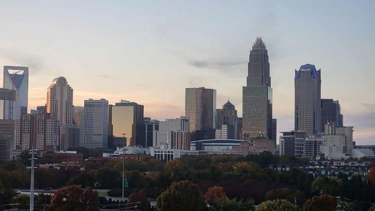 Fuerte olor a gas en Charlotte dispara llamadas al 911