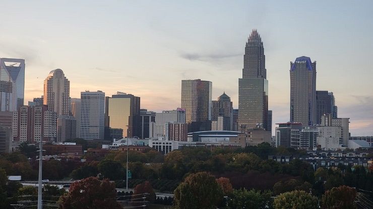 ¿Otra vez? Olor fuerte en diversas áreas de Charlotte