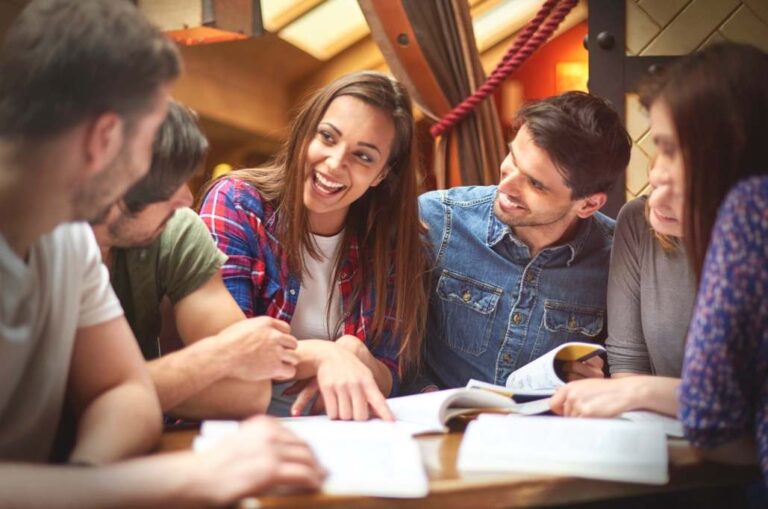 Dreamers son beneficiarios de casi 1300 becas universitarias