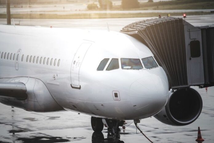 FAA reduce vuelos alrededor de aeropuertos de NYC