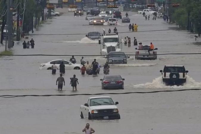 Fuertes lluvias en Texas rompe récords