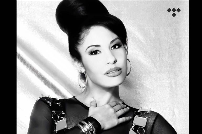 Lanzamiento del nuevo disco «Moonchild Mixes» de Selena