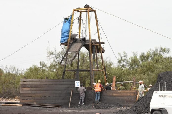 Mineros siguen atrapados en mina de Coahuila