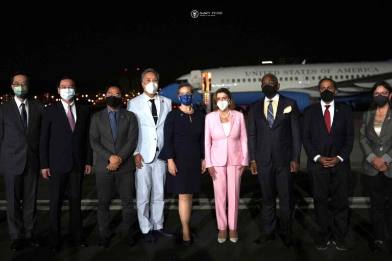 Nancy Pelosi en Taiwán pese a amenazas