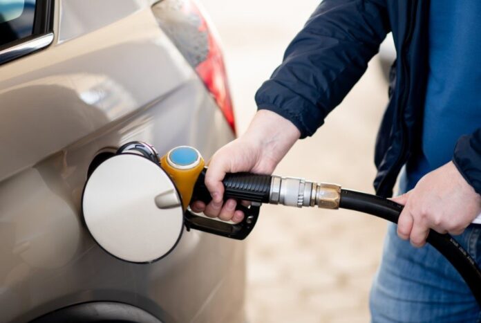 Precio de la gasolina en Estados Unidos cae