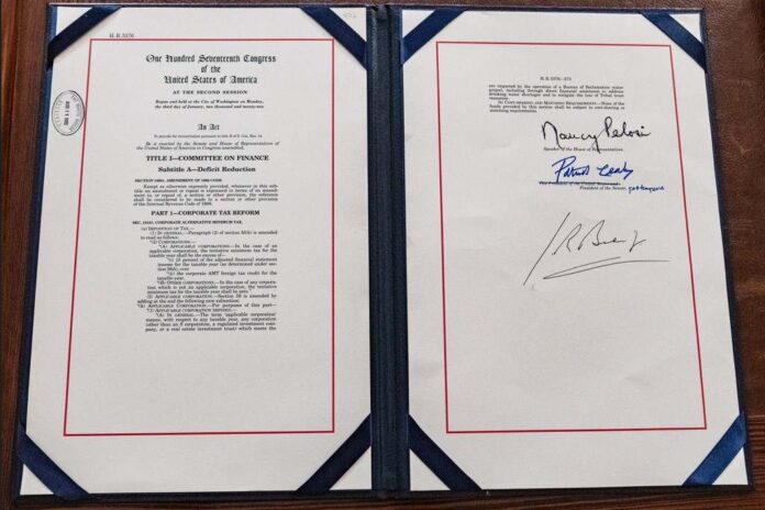 Presidente Biden firma su robusta Ley Estrella