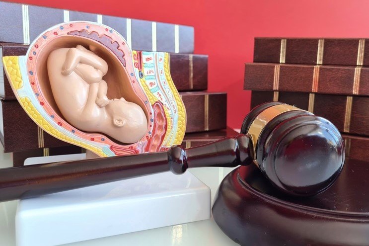 Primer estado en aprobar ley para restringir el derecho al aborto