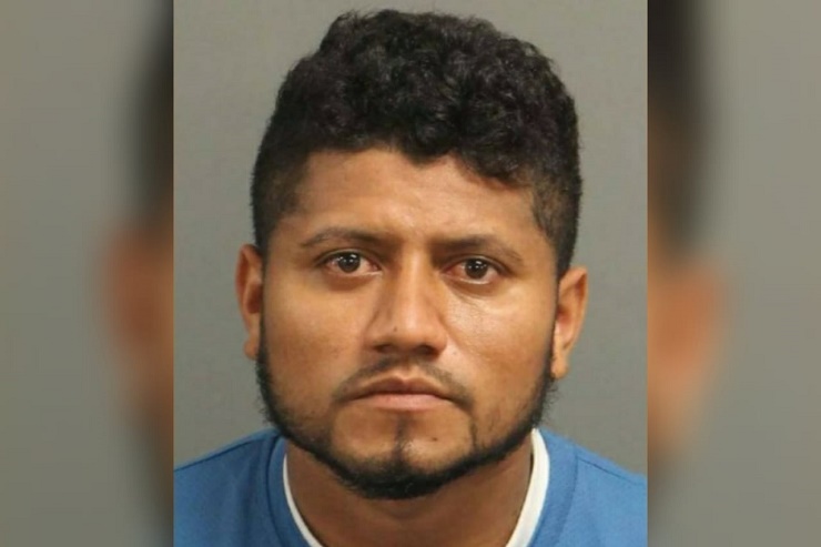 Hispano acusado por asesinato de oficial en Wake