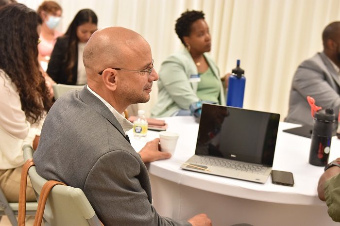 Organizaciones plantean al gobierno crisis de inmigrantes