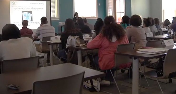 Súmate a la Academia de Liderazgo Cívico de Charlotte