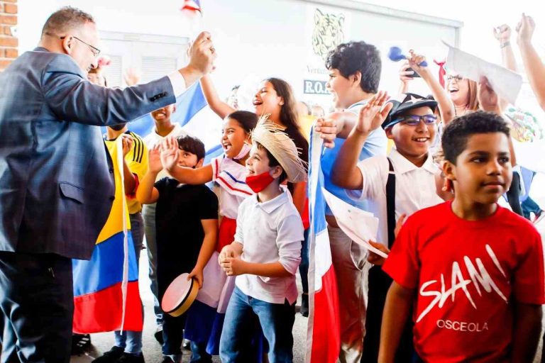 Más becas para hispanos en colegios comunitarios