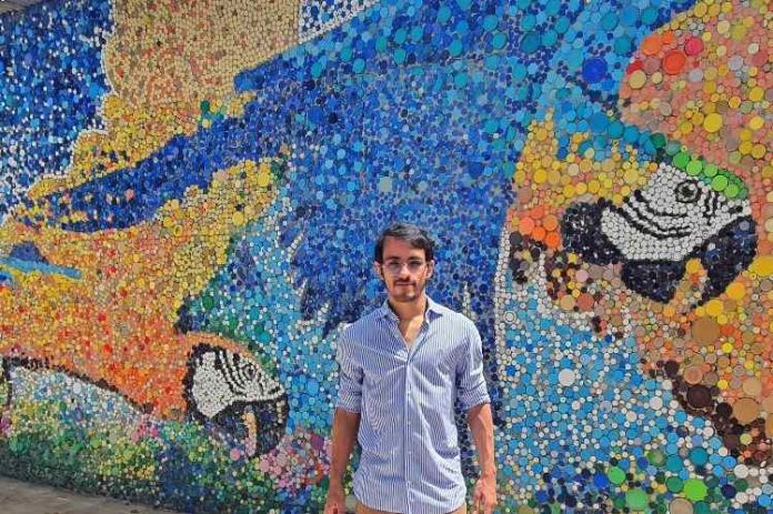 Mural de tapas de plástico en Venezuela maravilla al mundo