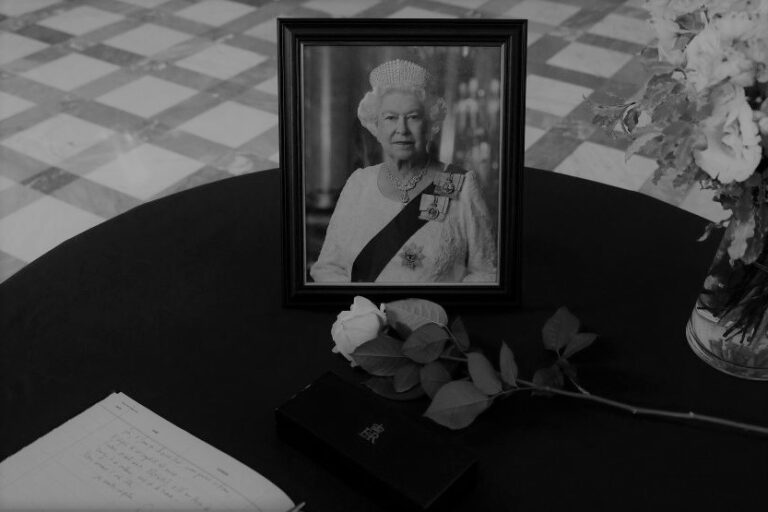 Partidos de fútbol suspendidos por la muerte de la reina Isabel II