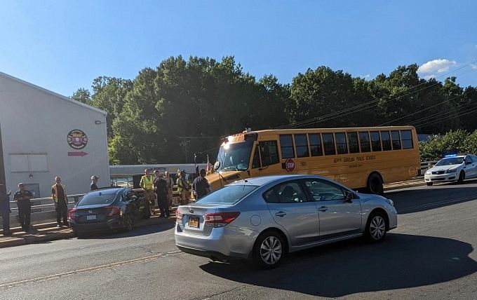 accidente-de-autobus-escolar-en-south-boulevard