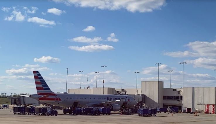 Cientos de vuelos cancelados en aeropuerto de Charlotte