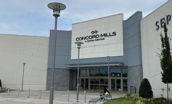 Tres sospechosos capturados tras tiroteo en centro comercial