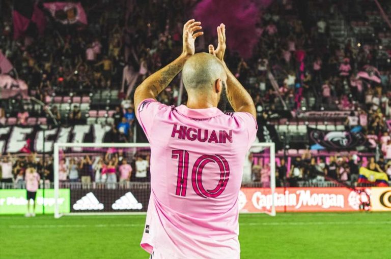 Astro argentino anuncia su retiro del fútbol profesional