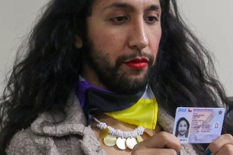 Chile emitió su primer carnet de identidad «no binario»