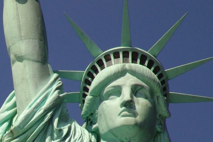 La Estatua de la Libertad reabre el acceso a visitantes