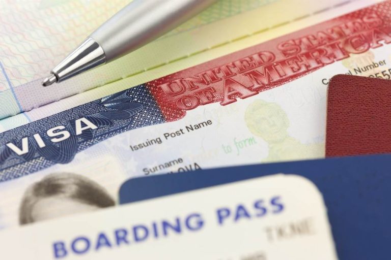 Primeros beneficiarios venezolanos del nuevo programa migratorio