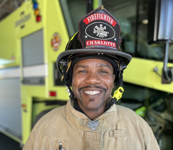 Alaban acto heroico de bombero en Charlotte