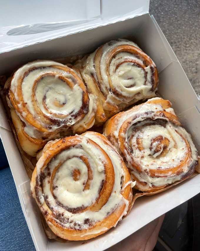 cinnamon-roll-day