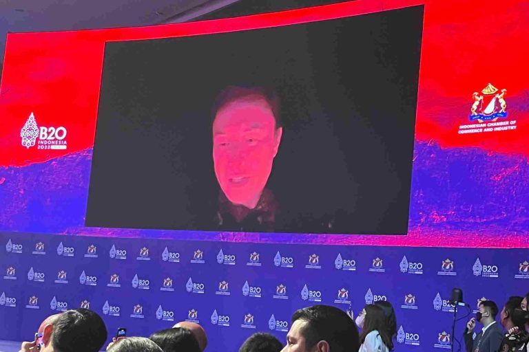 Extraña aparición de Elon Musk en el B20