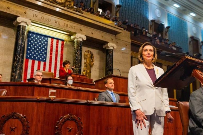 Nancy Pelosi renuncia al liderazgo de los demócratas