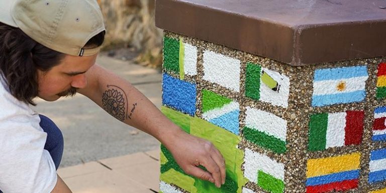 Artistas locales embellecen Central Avenue