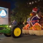 desfile-de-thanksgiving-ilumino-la-noche-en-uptown-charlotte
