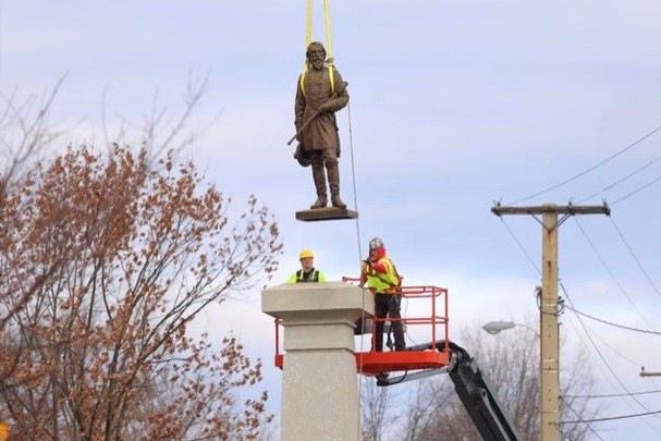 Capital de estado retira su último monumento confederado