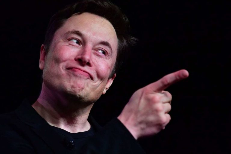 Elon Musk atenta contra la libertad de prensa en Twitter
